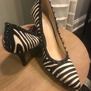 Nine West black and white zebra print pump